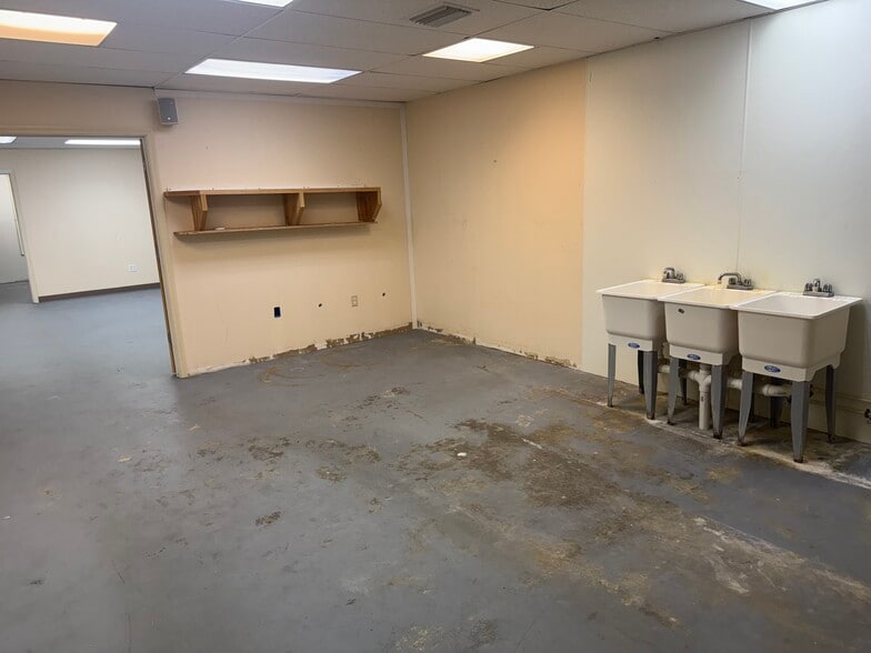 More Photos Of 1002 Manatee Ave, Bradenton Freestanding For Lease