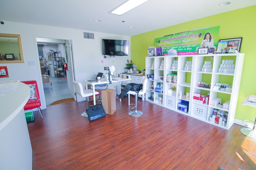 More Photos Of 15121 Graham St, Huntington Beach Light Manufacturing For Lease