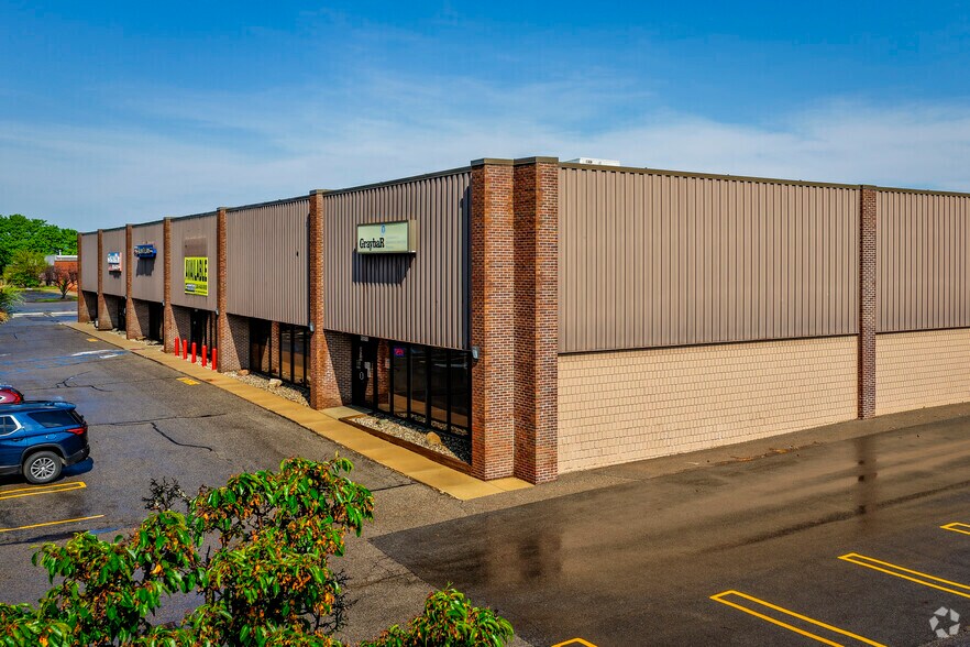 Primary Photo Of 28188 Schoolcraft Rd, Livonia Warehouse For Lease