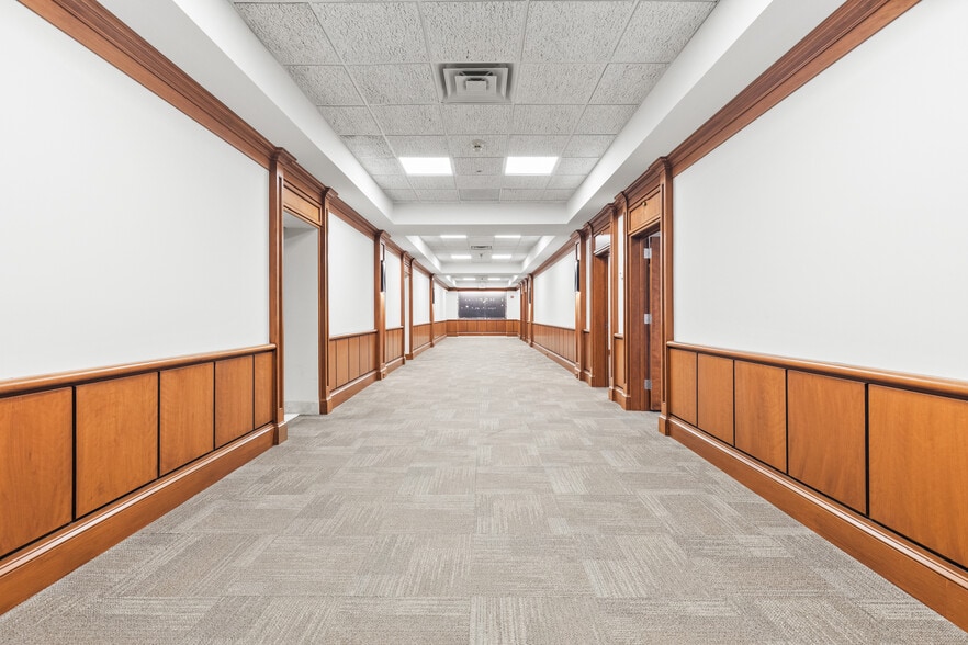 More Photos Of 32 Spruce St, Oakland Flex For Lease