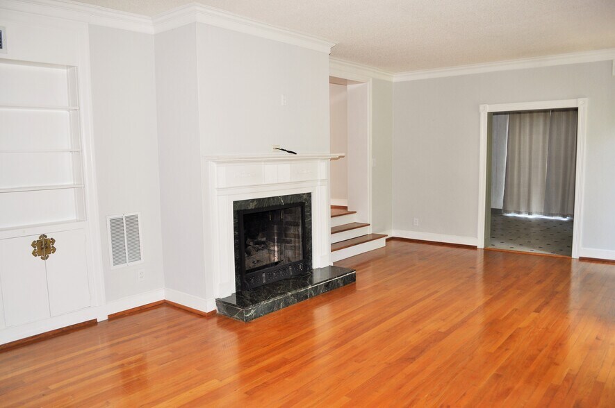 More Photos Of 1420 Government St, Mobile Office Residential For Lease