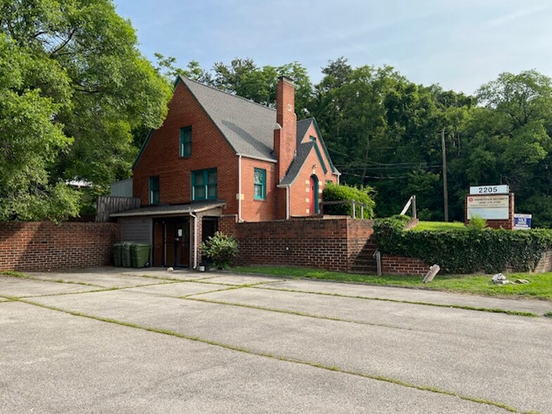 Primary Photo Of 2205 W Main St, Salem Office For Lease