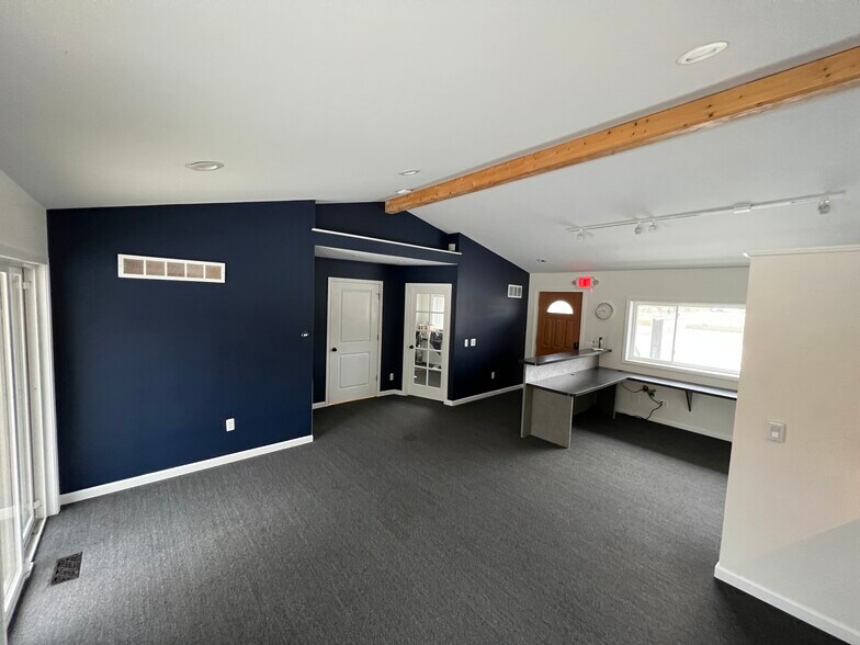 More Photos Of 8864 Whitmore Lake Rd, Brighton Office Residential For Lease