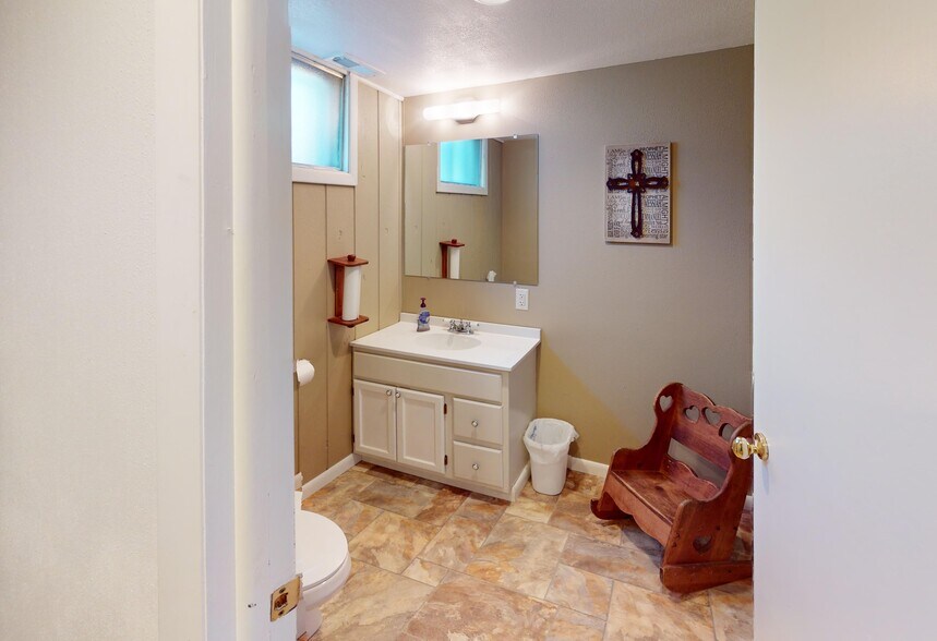 More Photos Of 1430 Riverview Rd, Riverton Office Residential For Sale