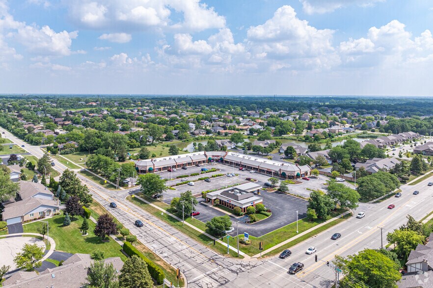 More Photos Of 8100-8134 W 143rd St, Orland Park General Retail For Lease