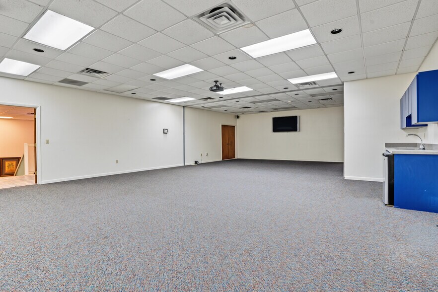 More Photos Of 12625 40th St N, Clearwater Warehouse For Sale