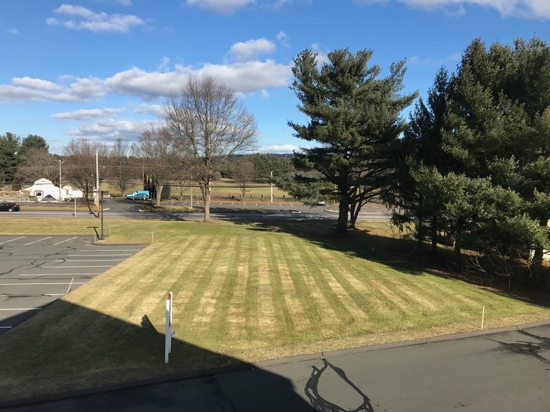 More Photos Of 1051 Farmington Ave, Farmington Unknown For Lease