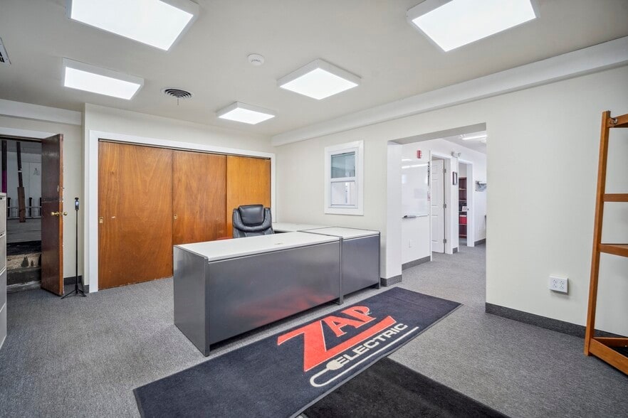 More Photos Of 2025 Pine St, Palmer Warehouse For Sale