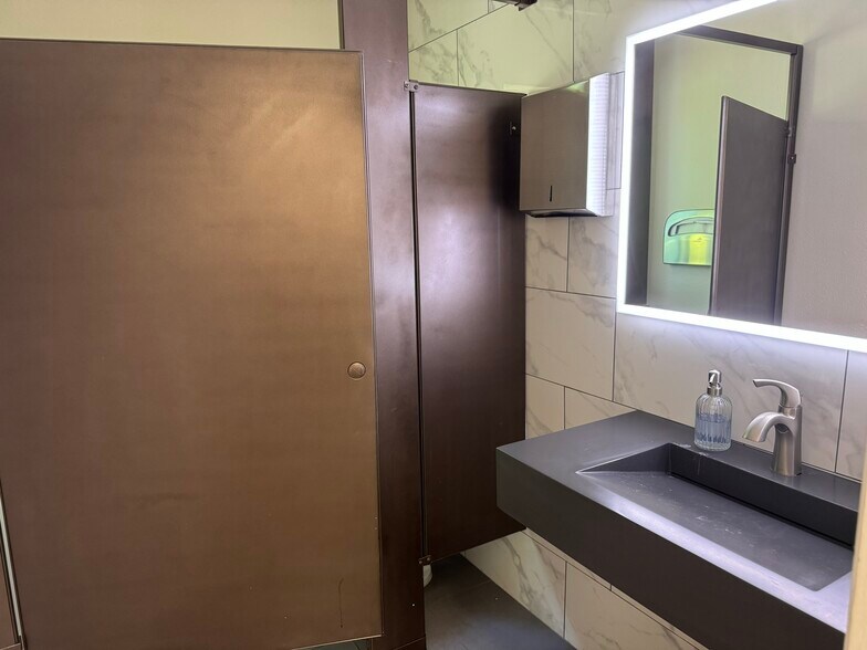 More Photos Of 1300 West St, Redding Office For Lease