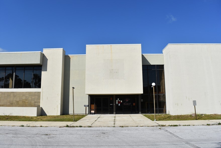 More Photos Of 2147 Pine Forest Dr, Clearwater Warehouse For Sale
