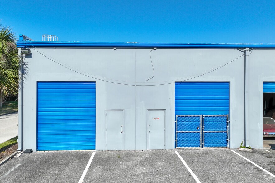 More Photos Of 217 Altamonte Commerce Blvd, Altamonte Springs Warehouse For Lease