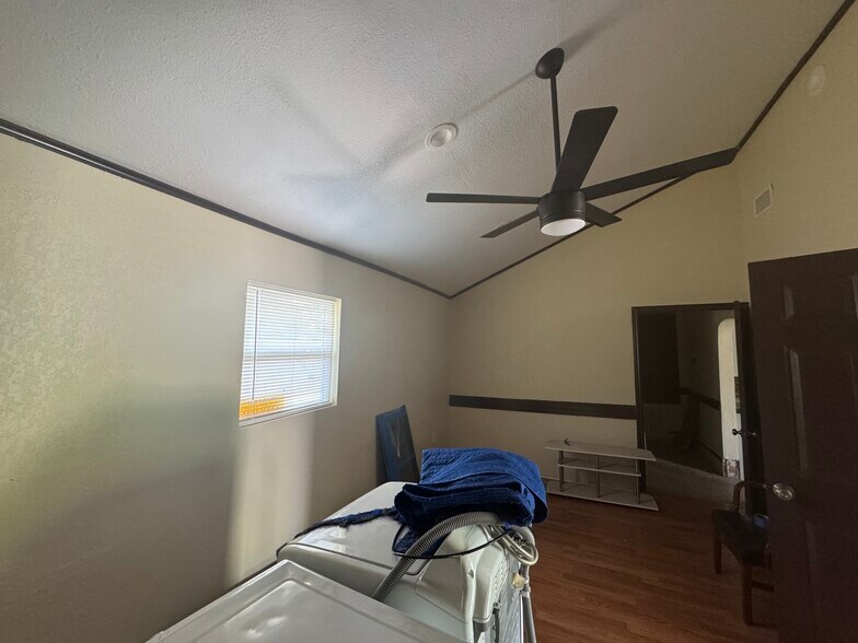 More Photos Of 2924 Byley Blvd, Orange Assisted Living For Lease