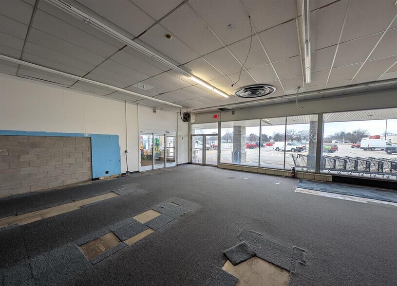 More Photos Of 1773 E Chestnut St, Canton General Retail For Lease
