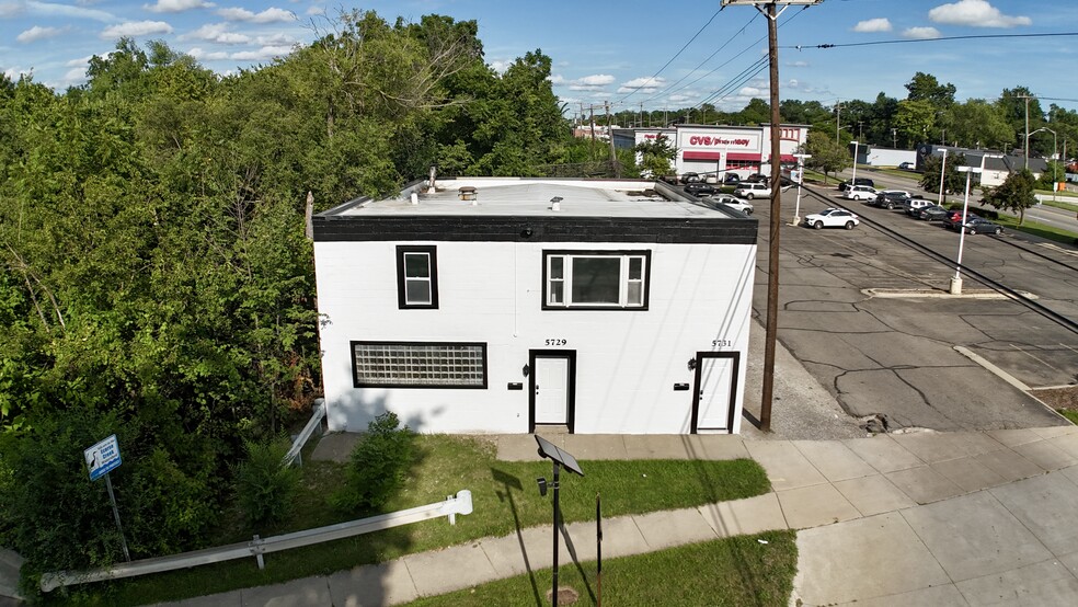 More Photos Of 5729-5731 S Beech Daly Rd, Dearborn Heights Warehouse For Sale