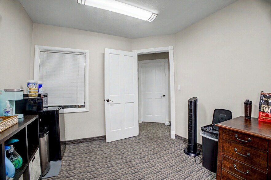 More Photos Of 555 W University Dr, Mesa Office For Sale