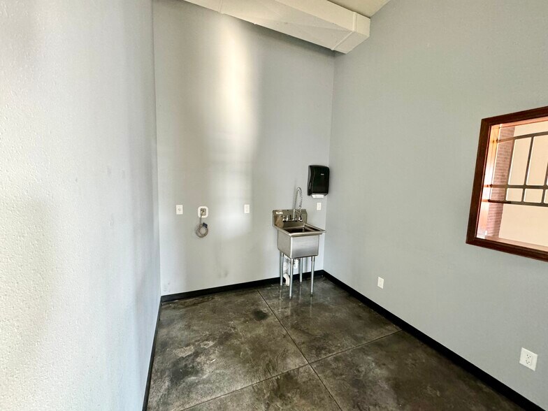 More Photos Of 216 Evergreen Dr, Glen Carbon Medical For Lease