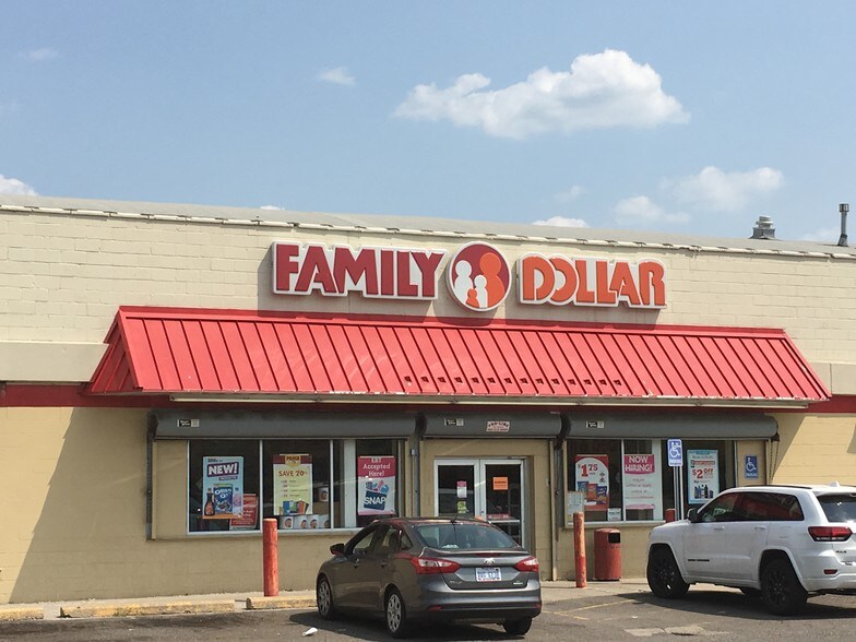 Primary Photo Of 8720 E 7 Mile Rd, Detroit Freestanding For Lease