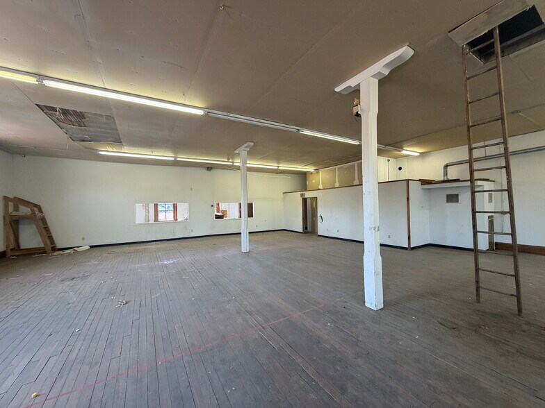 More Photos Of 1705 Washington St, Blair Storefront Retail Office For Sale