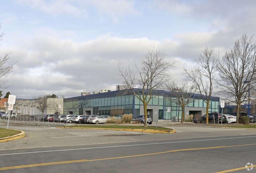 More Photos Of 145 Traders Blvd E, Mississauga Showroom For Sale
