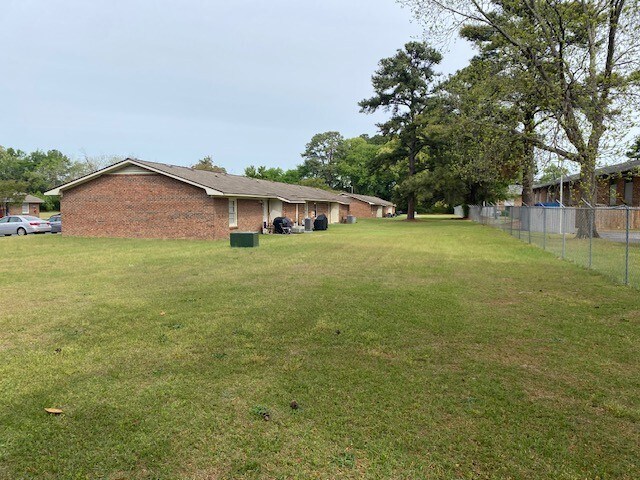 More Photos Of 1133-1144 Berkshire Rd, Fayetteville Apartments For Sale