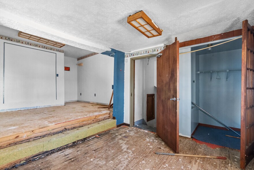 More Photos Of 724 N Broadway, Lexington Freestanding For Sale