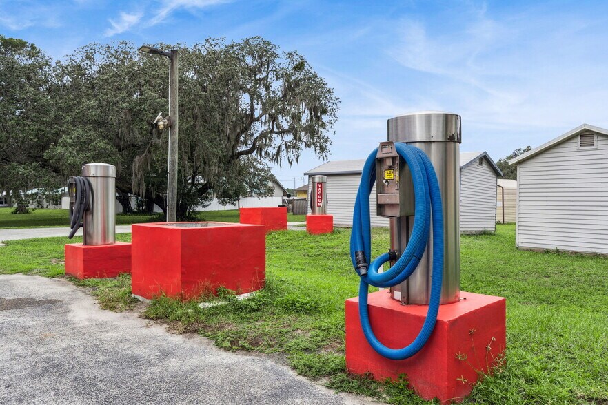 More Photos Of 21944 FL-40, Astor Carwash For Sale