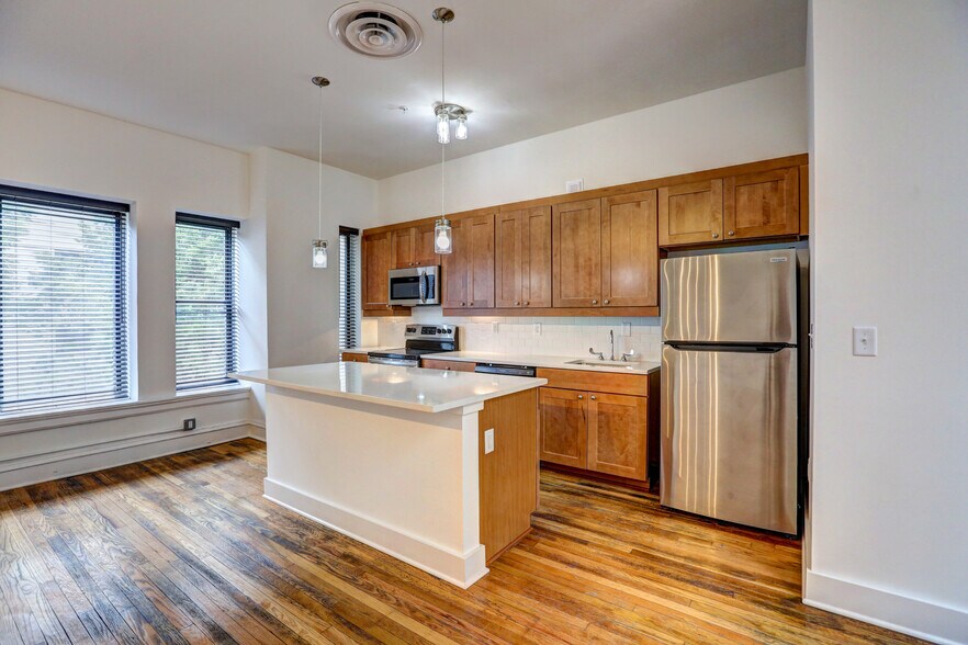 More Photos Of 304 E Grace St, Richmond Storefront Retail Office For Sale