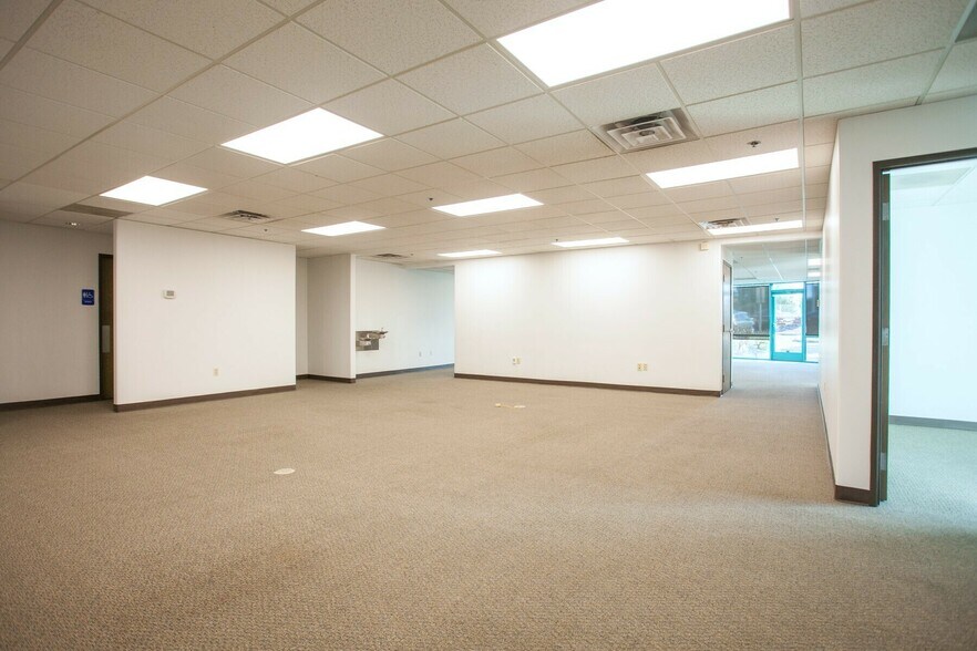 More Photos Of 29755-29757 SW Boones Ferry Rd, Wilsonville Office For Sale