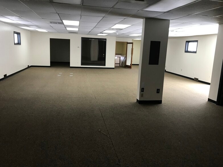 More Photos Of 1301 Saw Mill Run Blvd, Pittsburgh Warehouse For Sale
