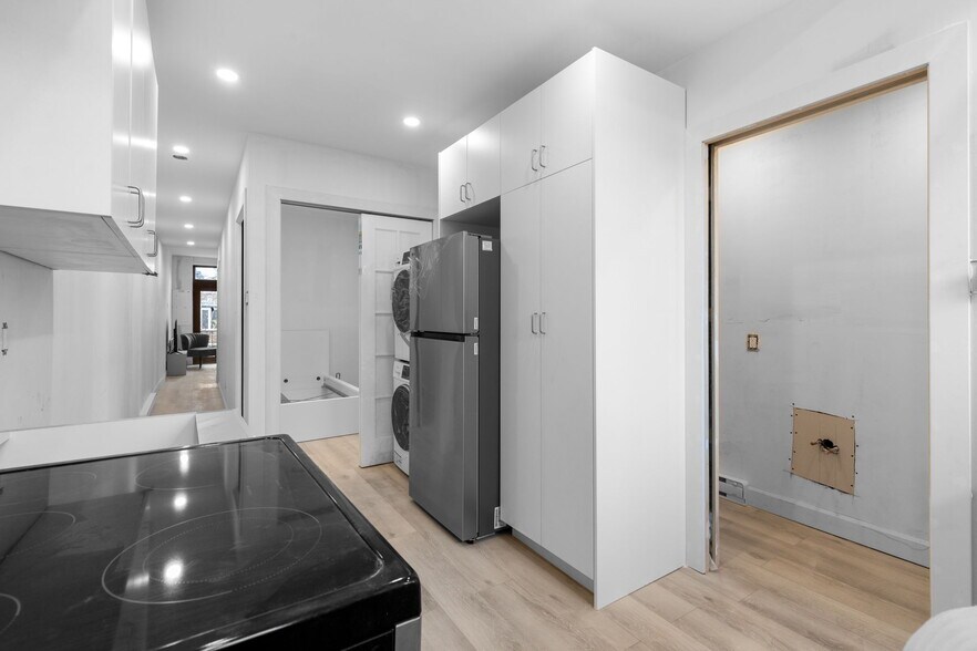 More Photos Of 4568 Rue Boyer, Montréal Apartments For Sale