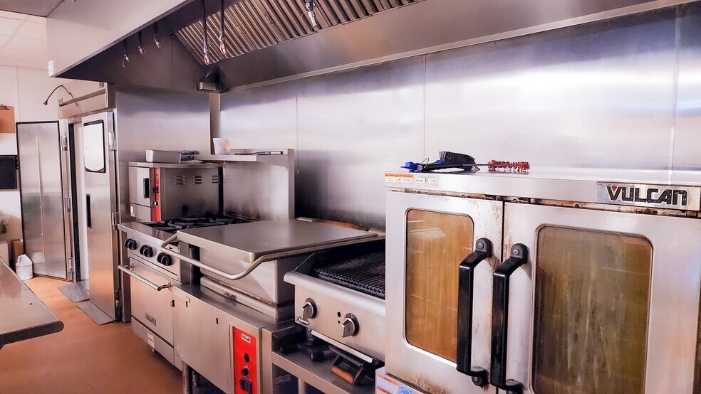 More Photos Of 66 Hawthorne Dr, Bedford Apartments For Lease