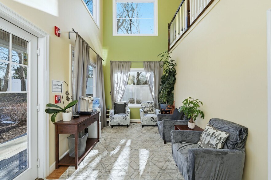 More Photos Of 2932 Vauxhall Rd, Vauxhall Office For Sale