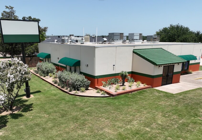 Primary Photo Of 1224 Precinct Line Rd, Hurst Restaurant For Sale