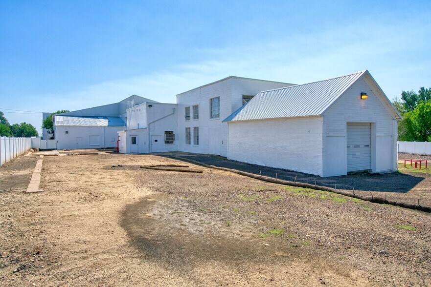 More Photos Of 310 W South 1st St, Johnstown Manufacturing For Lease