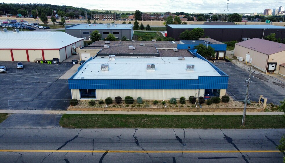 More Photos Of 1304 Valleyhigh Dr NW, Rochester Showroom For Sale