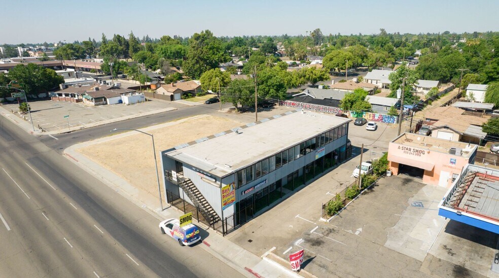 More Photos Of 2921 N Blackstone Ave, Fresno Office Residential For Sale
