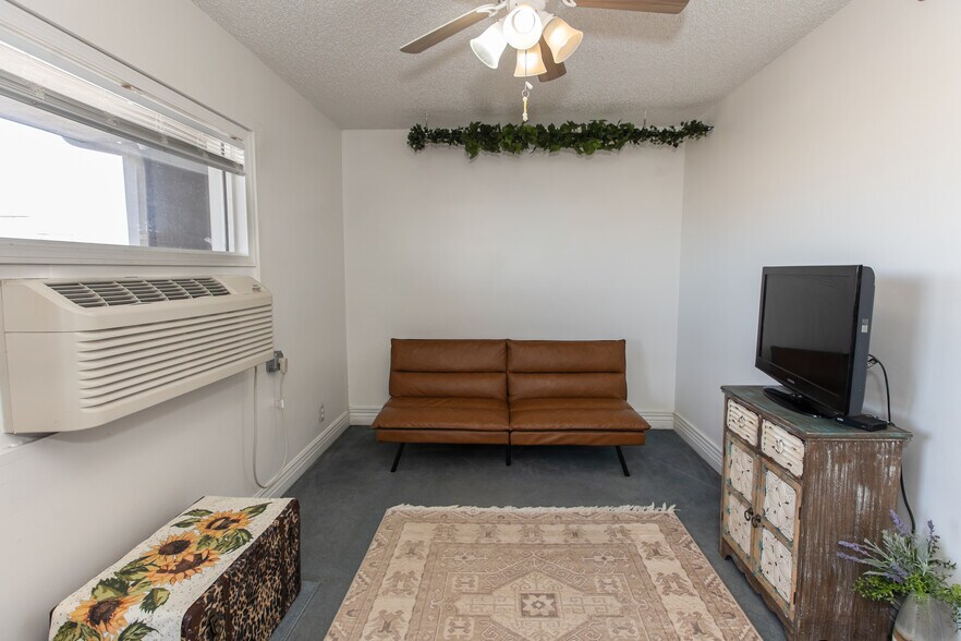 More Photos Of 1502 E Fulton St, Garden City Apartments For Sale