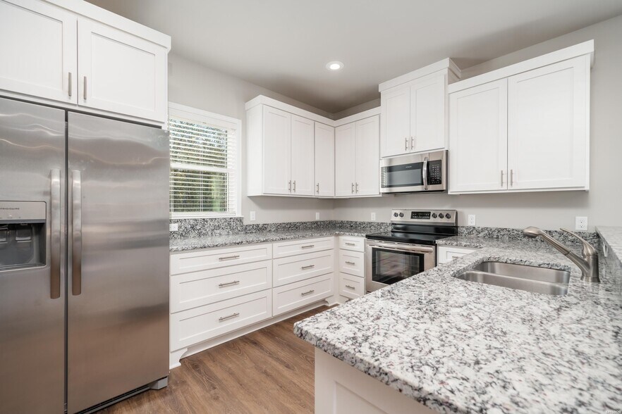 More Photos Of 102 & 106 Cheyenne St, Hot Springs National Park Apartments For Sale
