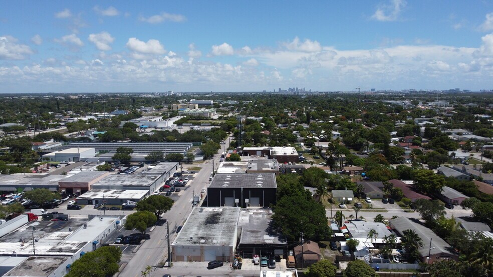More Photos Of 1950 Grant St, Hollywood Warehouse For Lease