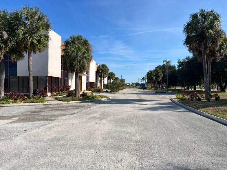 More Photos Of 1901 Longleaf Blvd, Lake Wales Warehouse For Sale