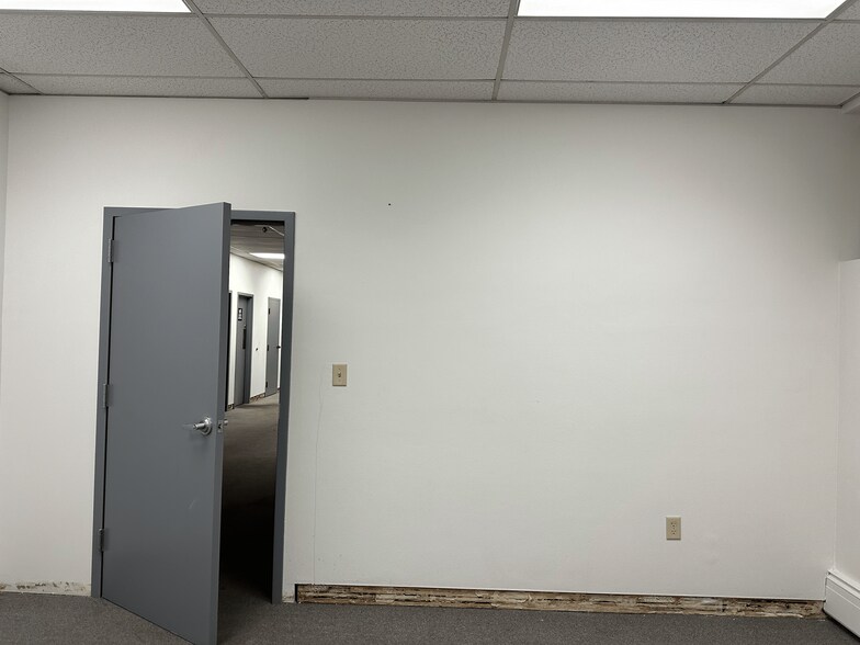 More Photos Of 1011 SE Oak St, Portland Industrial For Sale