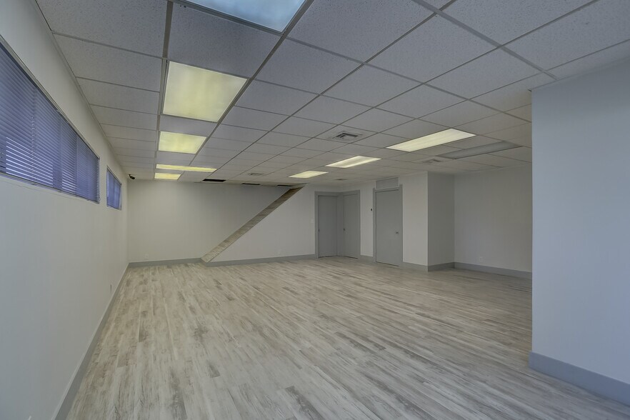 More Photos Of 2115-2145 SW 2nd Ave, Fort Lauderdale Showroom For Sale