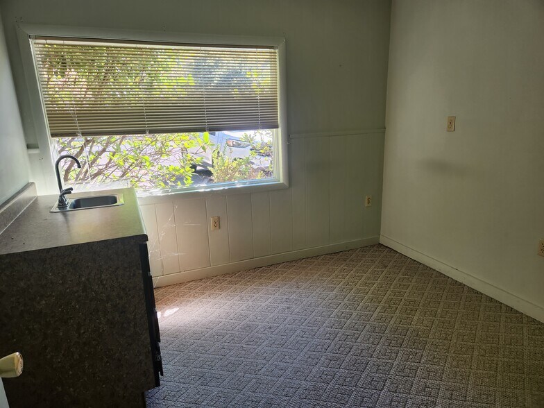 More Photos Of 4939 State Highway 23, Norwich Medical For Sale