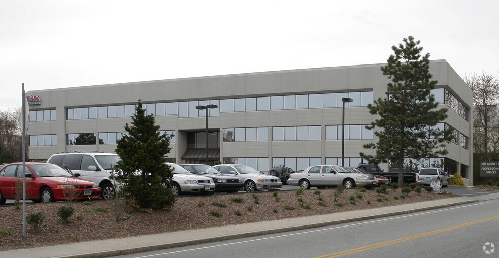 Primary Photo Of 400 Bayonet St, New London Medical For Lease