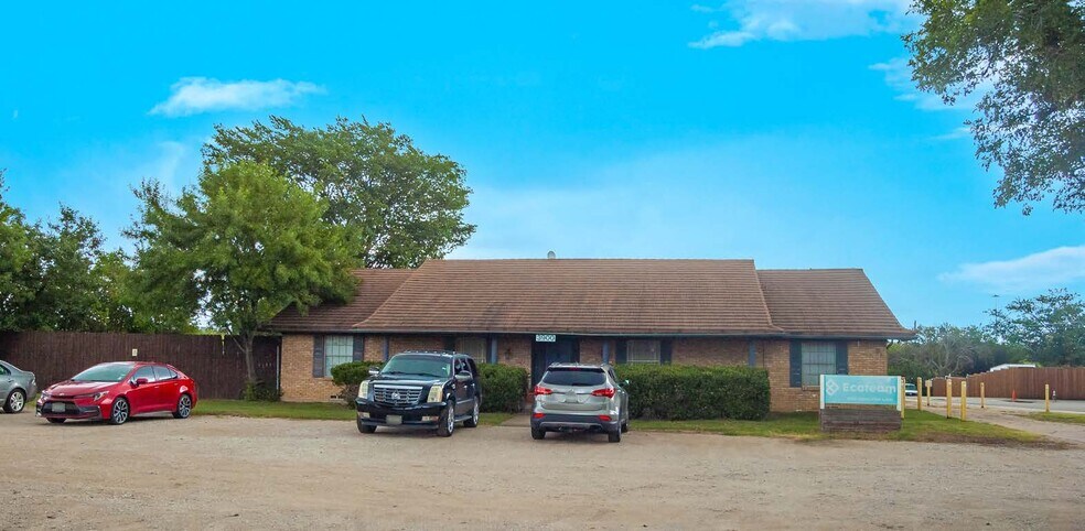 More Photos Of 3900 Valley View Ln, Irving Office For Lease