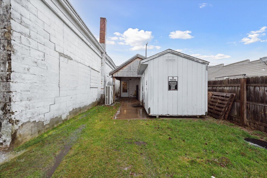 More Photos Of 328 N Main St, Morrice Fast Food For Sale