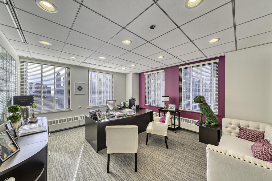 More Photos Of 100 N LaSalle St, Chicago Office For Lease