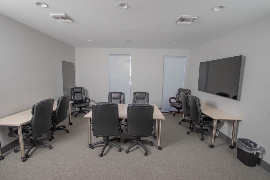 More Photos Of 4105 E Broadway, Long Beach Office For Lease