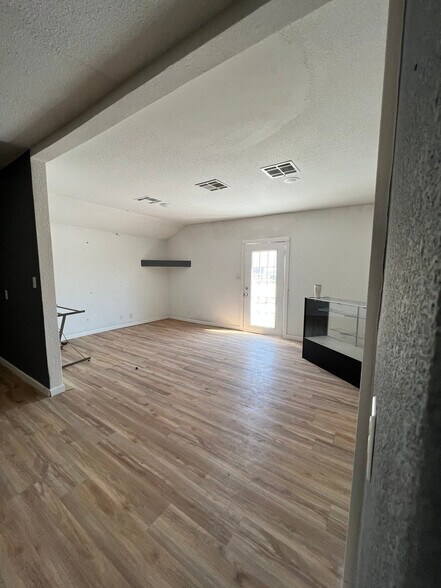 More Photos Of 804 W 2nd St, Taylor Storefront Retail Office For Sale