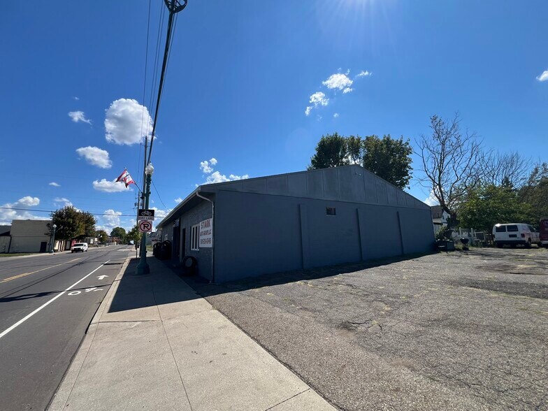 More Photos Of 612 12th St NE, Canton Industrial For Sale